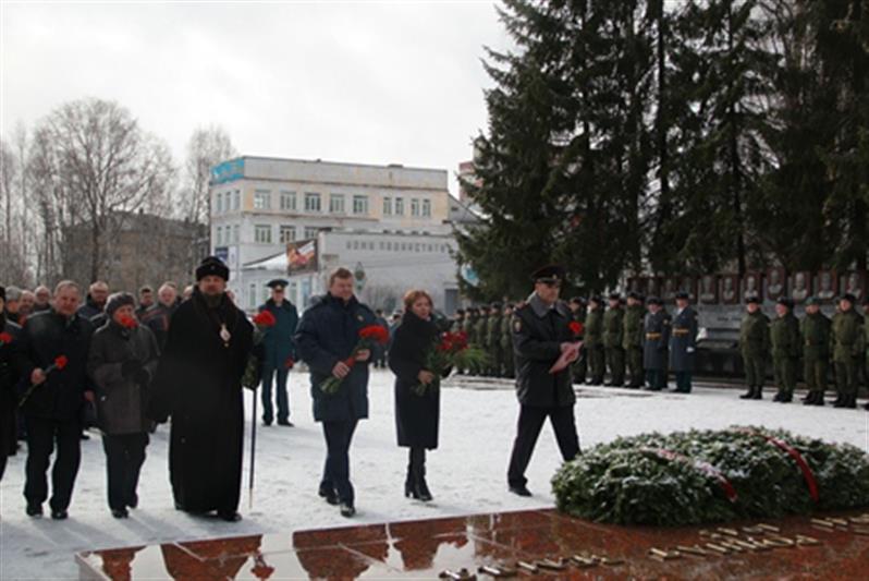 В г. Сыктывкаре прошел торжественный митинг, посвященный Дню войск национальной гвардии Российской Федерации