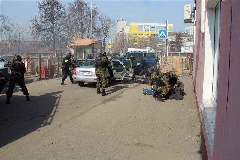 В г. Брянске сотрудники Росгвардии приняли участие в антитеррористическом учении по освобождению заложников на автовокзале