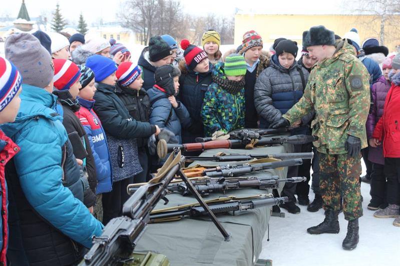 В Саровском соединении проходят патриотические мероприятия с молодежью, посвященные Дню защитника Отечества