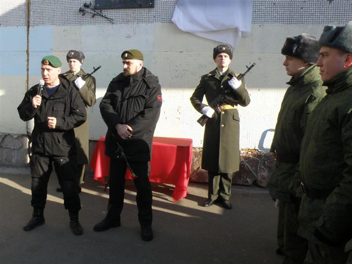 В г. Красноярске открыли мемориальную доску памяти военнослужащего, погибшего при исполнении воинского долга