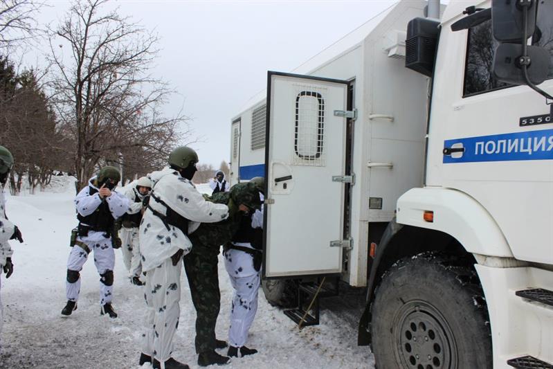 В Самарской области сотрудники СОБРа оказали силовую поддержку при задержании подозреваемых в похищении человека