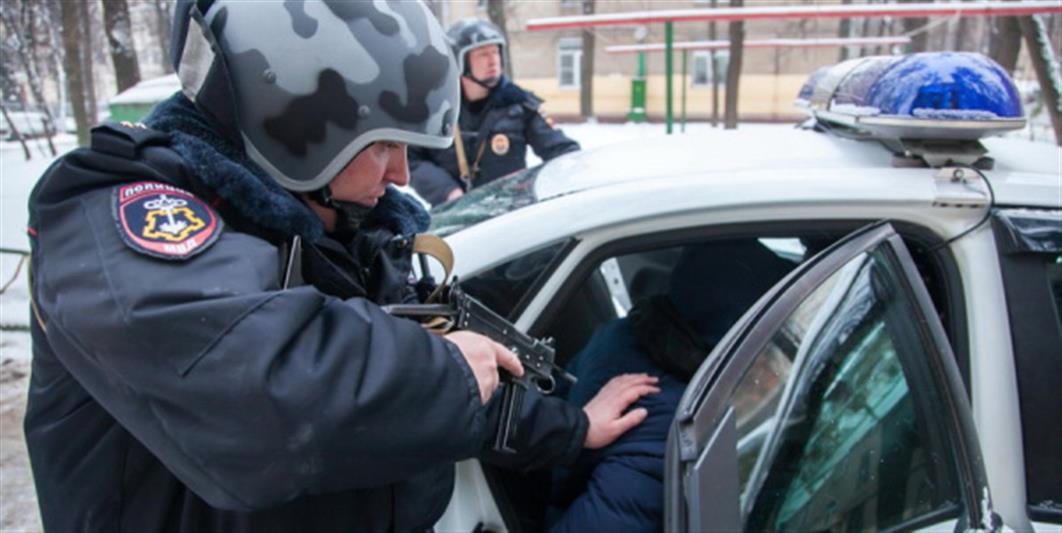 Наряд вневедомственной охраны задержал подозреваемых в распространении наркотиков
