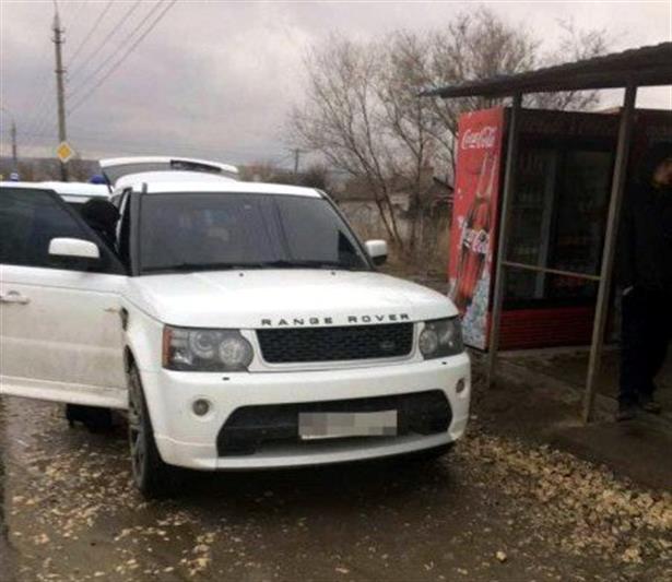 В г. Волгограде сотрудники Росгвардии задержали участников свадебного кортежа, стревших из травматического оружия