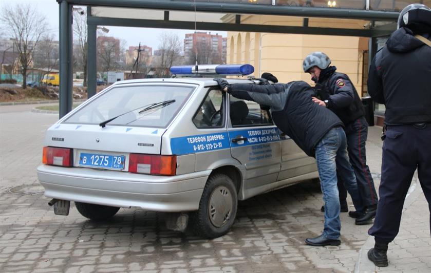 В Ленинградской области сотрудники Росгвардии задержали двух мужчин, которые насильно удерживали женщину