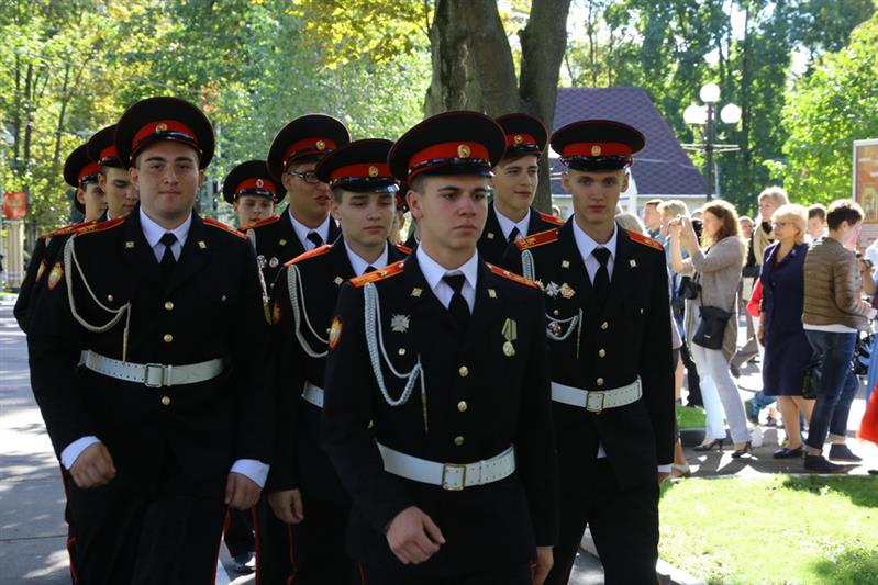 ГЕНЕРАЛ АРМИИ ВИКТОР ЗОЛОТОВ ПОЗДРАВИЛ ВОСПИТАННИКОВ МОСКОВСКОГО ПРЕЗИДЕНТСКОГО КАДЕТСКОГО УЧИЛИЩА РОСГВАРДИИ ИМ. М.А. ШОЛОХОВА С ДНЕМ ЗНАНИЙ