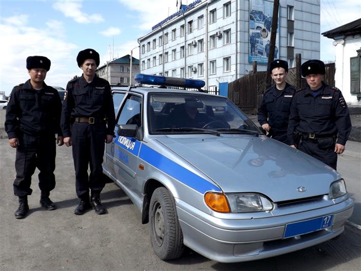 В г. Кызыле сотрудники Росгвардии спасли жителей из горящего дома