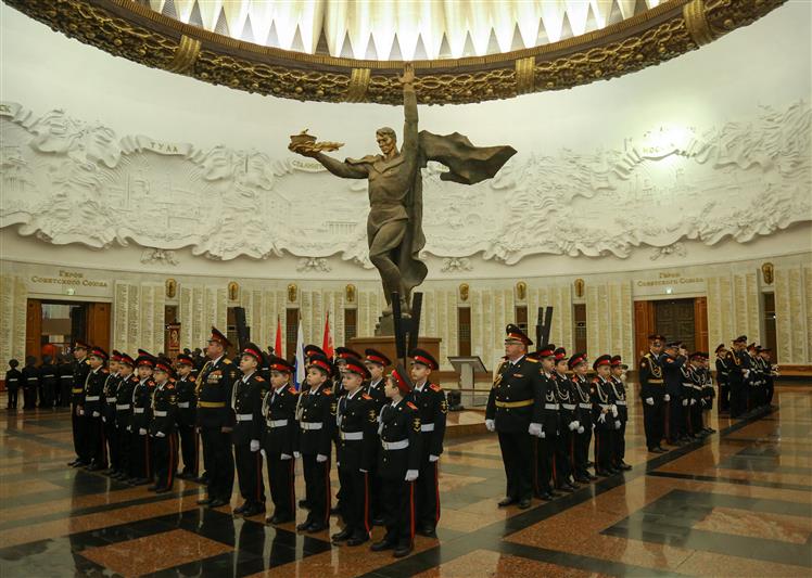 Тренировка кадет МПКУ им. Шолохова ВНГ РФ в Президентском полку ФСО России
