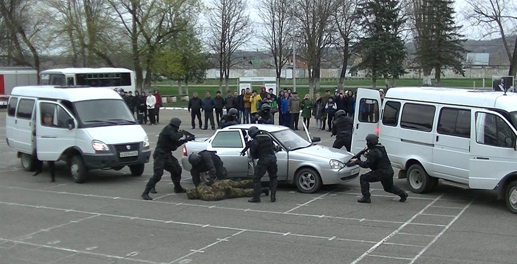 В Адыгее бойцы спецподразделений Росгвардии приняли участие в мероприятиях, посвященных дню призывника