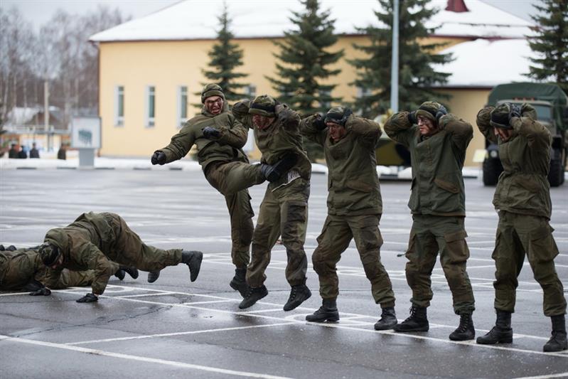 В преддверии Дня защитника Отечества военнослужащие софринской бригады принимали гостей