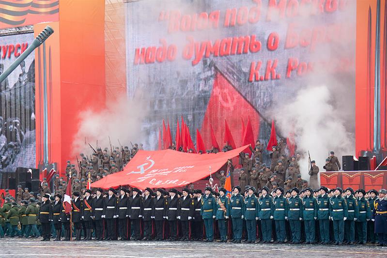 Военнослужащие и кадеты Росгвардии приняли участие в торжественном марше на Красной площади Москвы