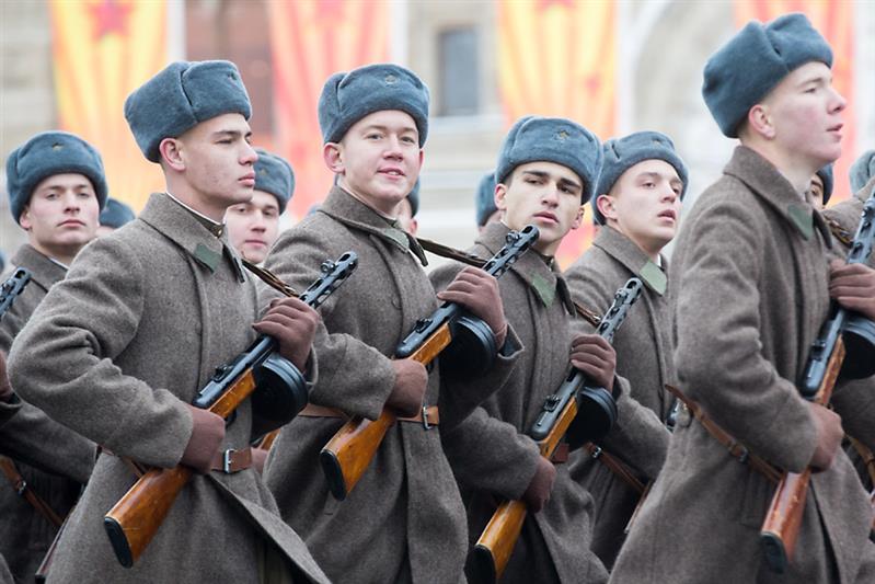 Военнослужащие и кадеты Росгвардии приняли участие в торжественном марше на Красной площади Москвы