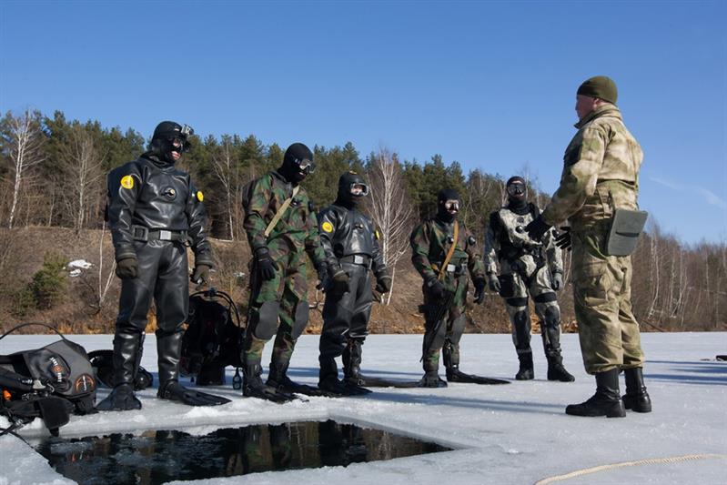 Боевые пловцы Росгвардии показали свое мастерство