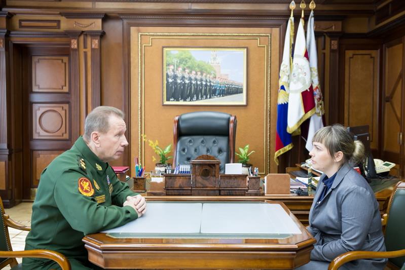 Директор Росгвардии генерал армии Виктор Золотов встретился в Москве с Аленой Гурат – сестрой бойца, погибшего в Чеченской Республике