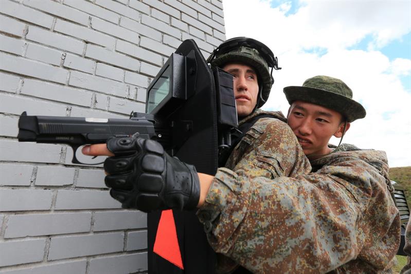 Огневая, десантная и высотная подготовка подразделений Народной вооруженной полиции Китая и 604 Центра специального назначения