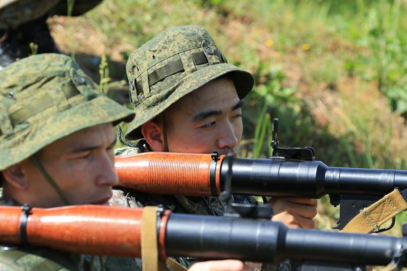 Совместная антитеррористическая тренировка спецназа Федеральной службы войск национальной гвардии РФ и Народной вооруженной полиции Китая