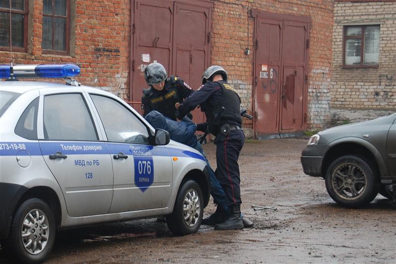 В Республике Башкортостан сотрудники Росгвардии задержали гражданина за покушение на убийство