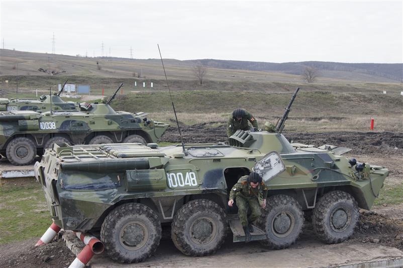 В Саратовском военном институте проведен итоговый экзамен по огневой подготовке