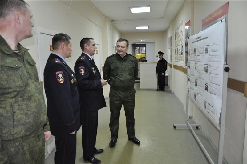 Временно исполняющий обязанности командующего Приволжским округом проверил подразделения Росгвардии в Удмуртии 