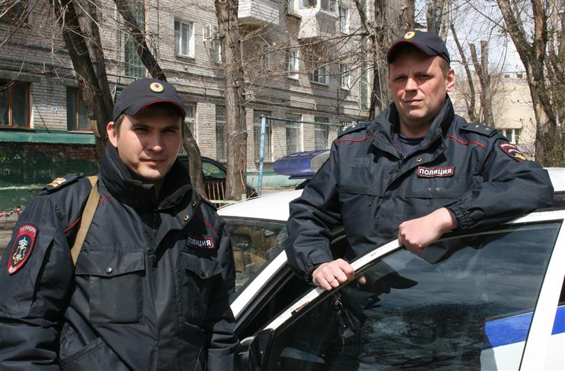 Сотрудники Росгвардии спасли пожилую хабаровчанку из горящего дома