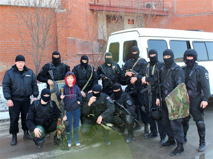 В г. Новосибирске бойцы ОМОНа осуществили детскую мечту 11-летнего мальчика-инвалида 