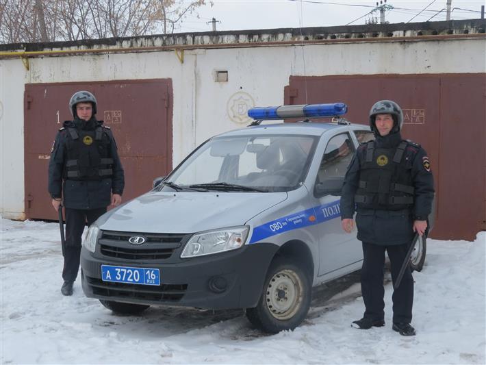 В Татарстане сотрудники Росгвардии задержали пьяного водителя, который пытался скрыться на угнанном автомобиле