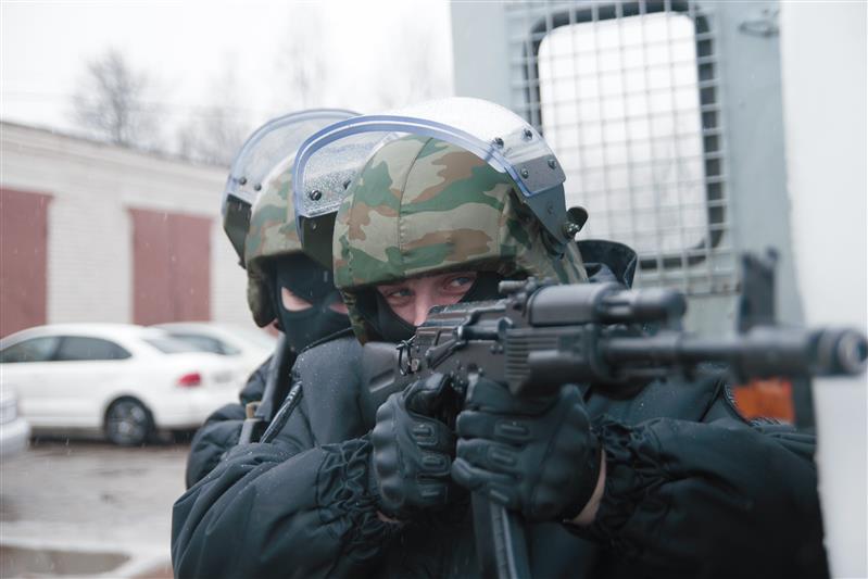 В Новгородской области бойцы ОМОНа «Варяг» Росгвардии совместно с сотрудниками полиции задержали автоугонщика