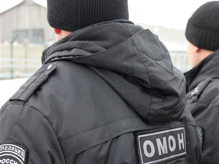 В г. Иркутске при силовой поддержке бойцов СОБРа и ОМОНа полицейские провели массовую проверку иностранных граждан