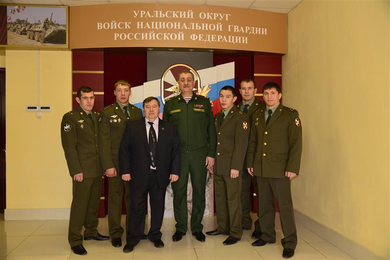 Командующий Уральским округом войск национальной гвардии РФ встретился с военнослужащими спортивной команды округа