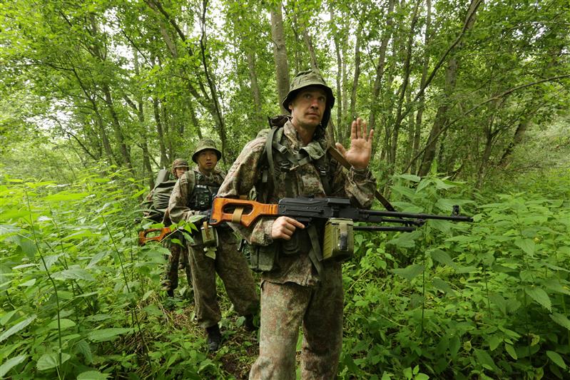 Совместная учебная антитеррористическая операция военнослужащих 604 Центра специального назначения и спецназа Народной вооруженной полиции Китая