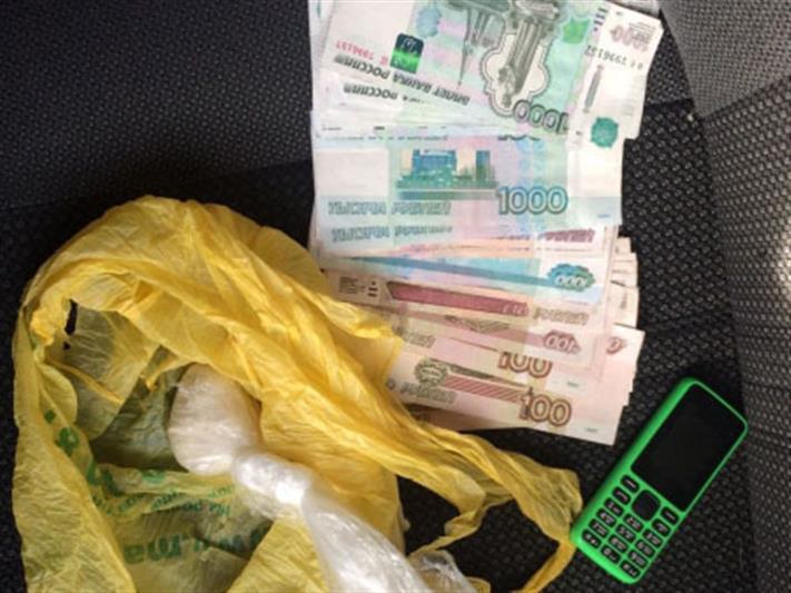 В г. Томке при силовой поддержке сотрудников ОМОНа Росгвардии задержаны подозреваемые в сбыте наркотических средств