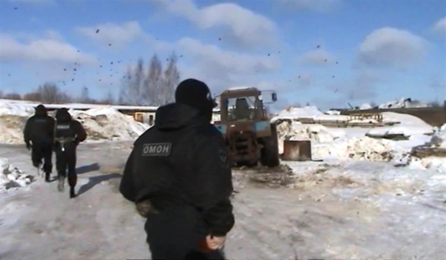В Вологодской области сотрудники ОМОНа задержали подозреваемых в хищении 90 тонн продукции металлургического предприятия