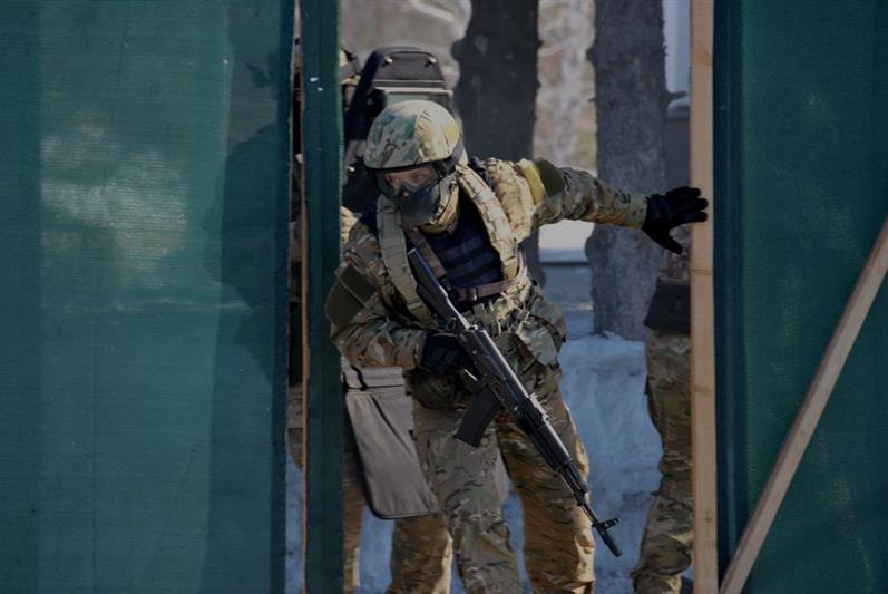 В г. Омске сотрудники СОБРа Росгвардии оказали силовую поддержку при задержании подозреваемого в убийстве