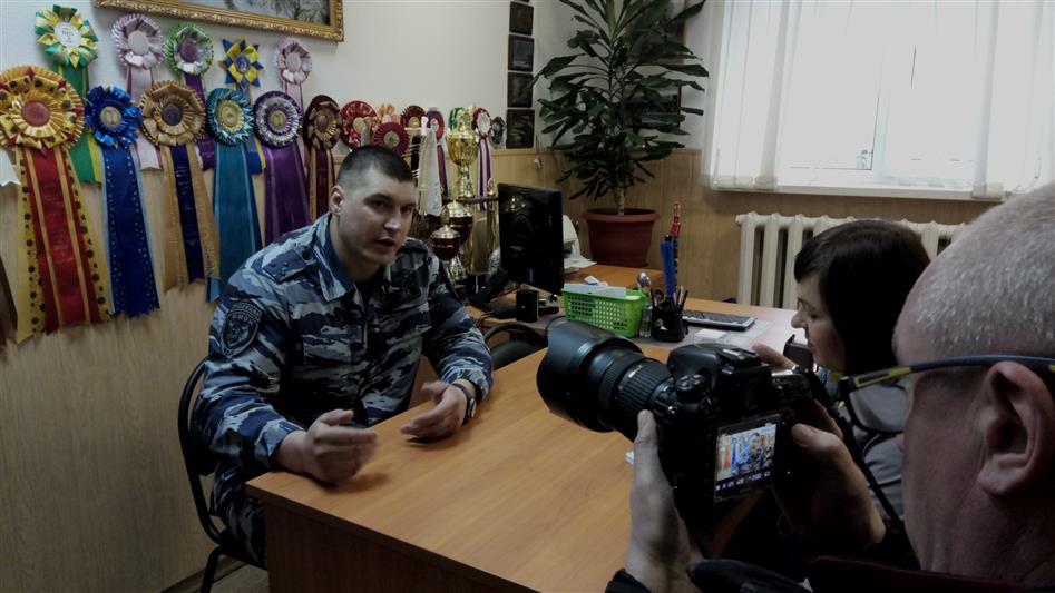 Журналисты посетили кинологов ОМОНа «Зубр»