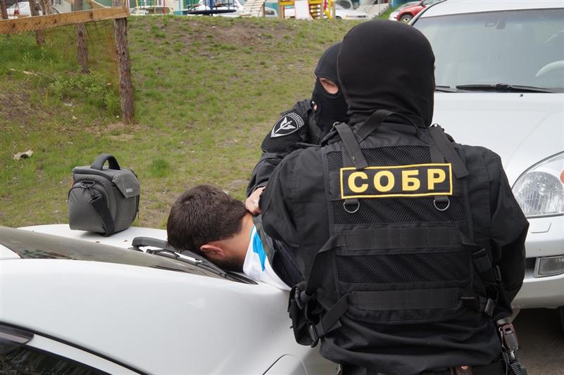 В Республике Татарстан бойцы СОБРа оказали силовую поддержку полицейским при задержании группы мошенников