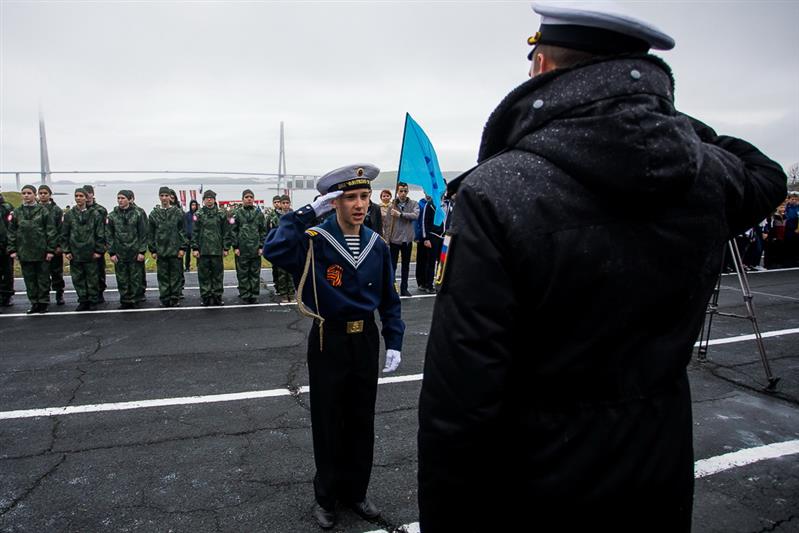 В г. Владивостоке бойцы Росгвардии провели выставку спецтехники и обеспечили общественную безопасность при проведении игры «Зарница»