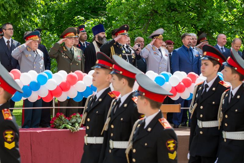 Кадеты Московского президентского кадетского училища им. М.А. Шолохова Росгвардии простились со Знаменем 