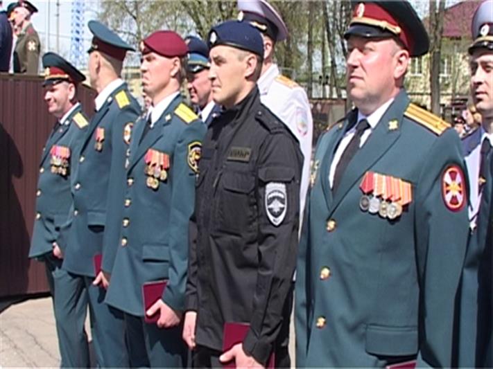 Командующий Центральным округом вручил военнослужащим и сотрудникам Росгвардии государственные награды