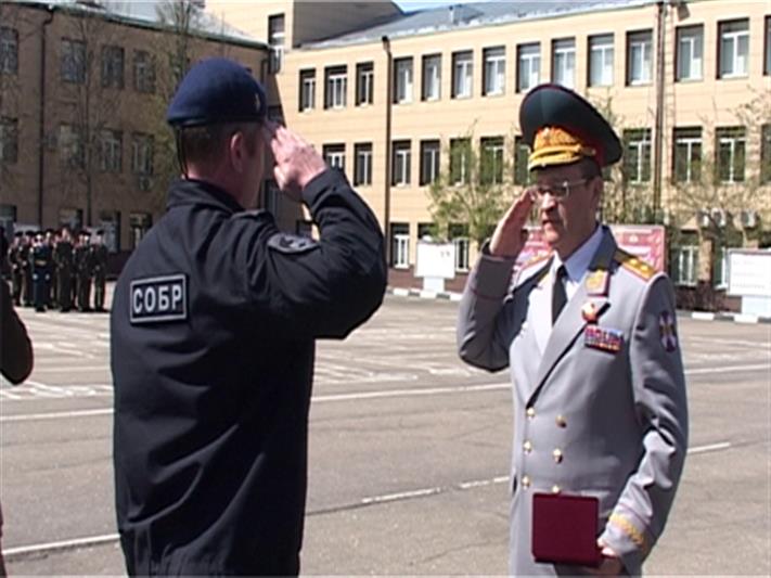 Командующий Центральным округом вручил военнослужащим и сотрудникам Росгвардии государственные награды