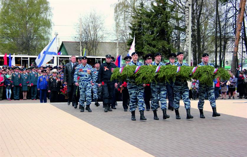 Росгвардия приняла участие в военных парадах и торжественных шествиях по всей стране