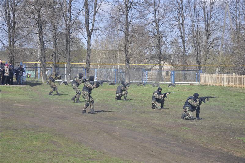 Сотрудники ОМОНа Управления Росгвардии по Удмуртской Республике приняли участие в военно-патриотической игре «Зарница родникового края»