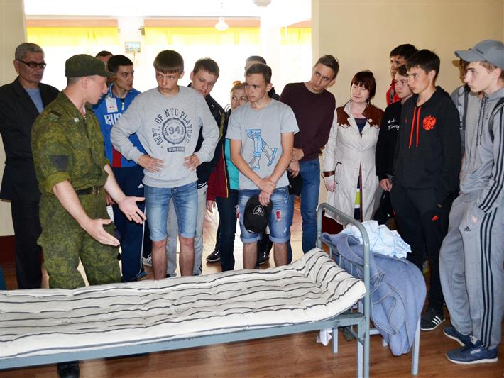 В г. Ангарске военнослужащие Росгвардии провели со старшеклассниками учебный сбор по основам военной службы 