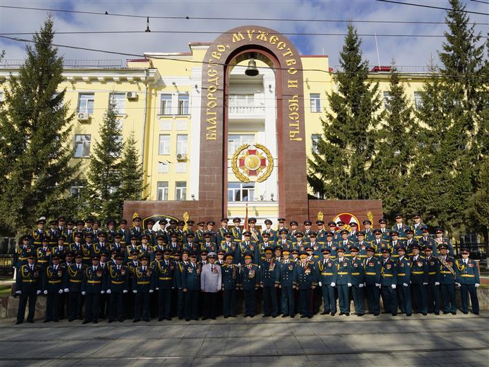 Росгвардия приняла участие в военных парадах и торжественных шествиях по всей стране