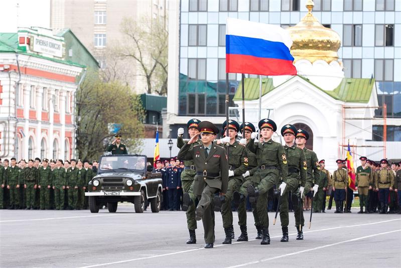 Офицеры и курсанты Саратовского военного института войск национальной гвардии РФ приняли участие в гарнизонной репетиции военного парада Победы