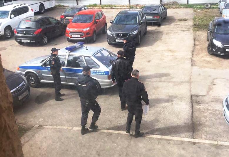Сотрудники Росгвардии задержали рецидивиста-мошенника, который пытался устроиться на работу частным охранником по поддельному удостоверению
