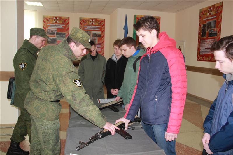 В г. Сыктывкаре военнослужащие Центра подготовки личного состава Северо-Западного округа провели сборы с учениками местных школ 