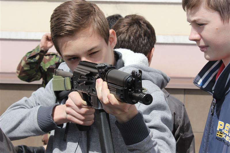 Бойцы липецкого ОМОНа  «Легион» провели для школьников День призывника