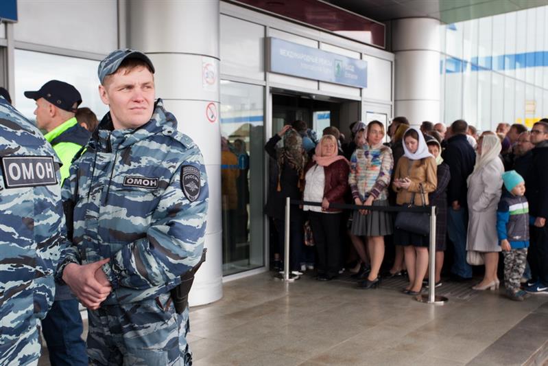 РОСГВАРДИЯ ПРИСТУПИЛА К ОХРАНЕ МОЩЕЙ НИКОЛАЯ ЧУДОТВОРЦА, ДОСТАВЛЕННЫХ ИЗ ИТАЛИИ В РОССИЮ