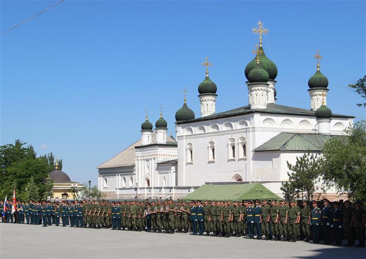 В Астраханском государственном кремле военнослужащие, ветераны и жители города отметили 50-летие с момента сформирования батальона оперативного назначения Росгвардии
