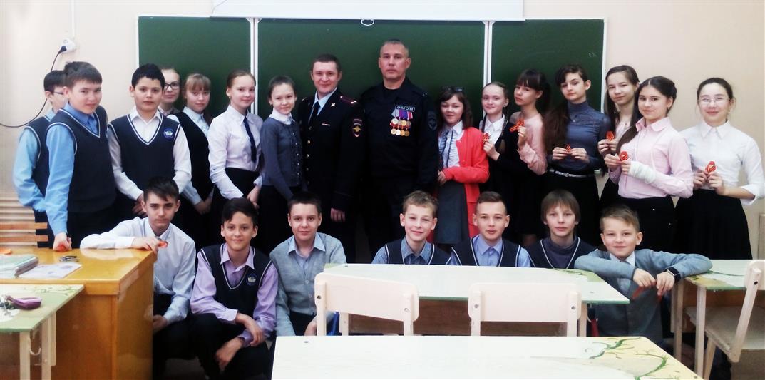 В Удмуртской Республике сотрудники Росгвардии провели Урок мужества для школьников