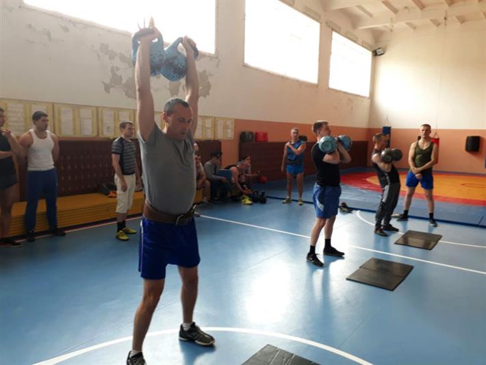 В Еврейской автономной области команда Росгвардии заняла первое место в соревнованиях по гиревому двоеборью